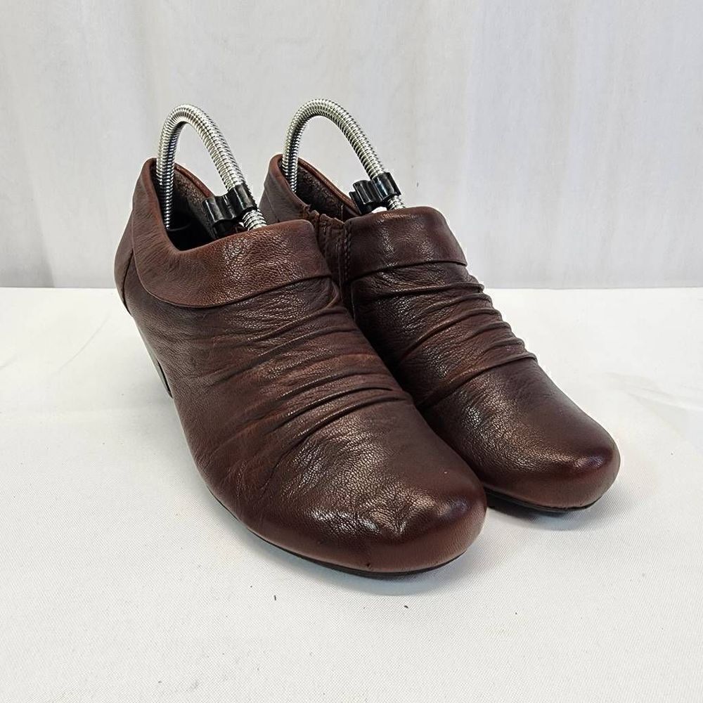 Bare Traps Rosey Brown Leather Pleated Ankle Zippered Boots Size 7.5